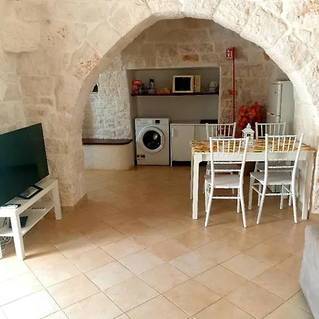 Trulli Mari In Valle D'itria