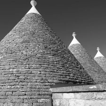 Trulli Mari In Valle D'itria *