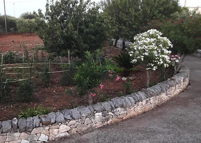 Trulli Mari In Valle D'itria