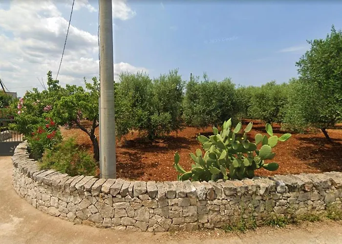 Trulli Mari In Valle D'itria *