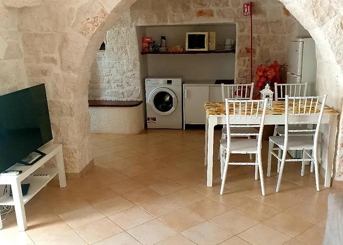 Trulli Mari In Valle D'itria