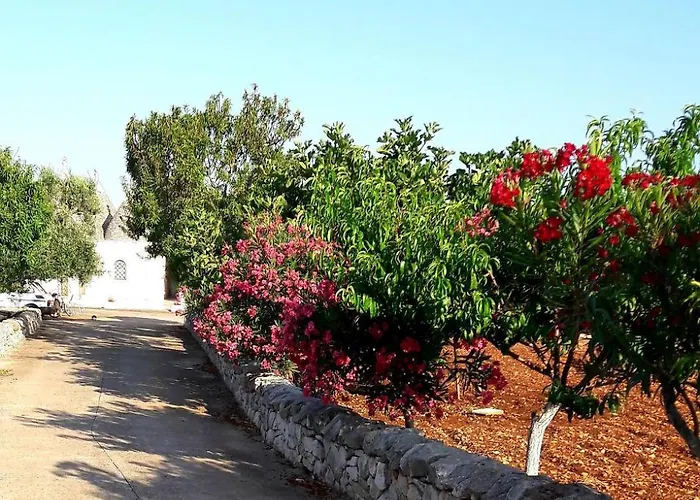 Trulli Mari In Valle D'itria Ostuni