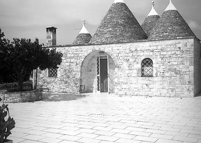 Trulli Mari In Valle D'itria Ostuni