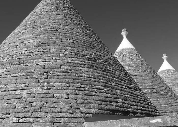 Trulli Mari In Valle D'itria *